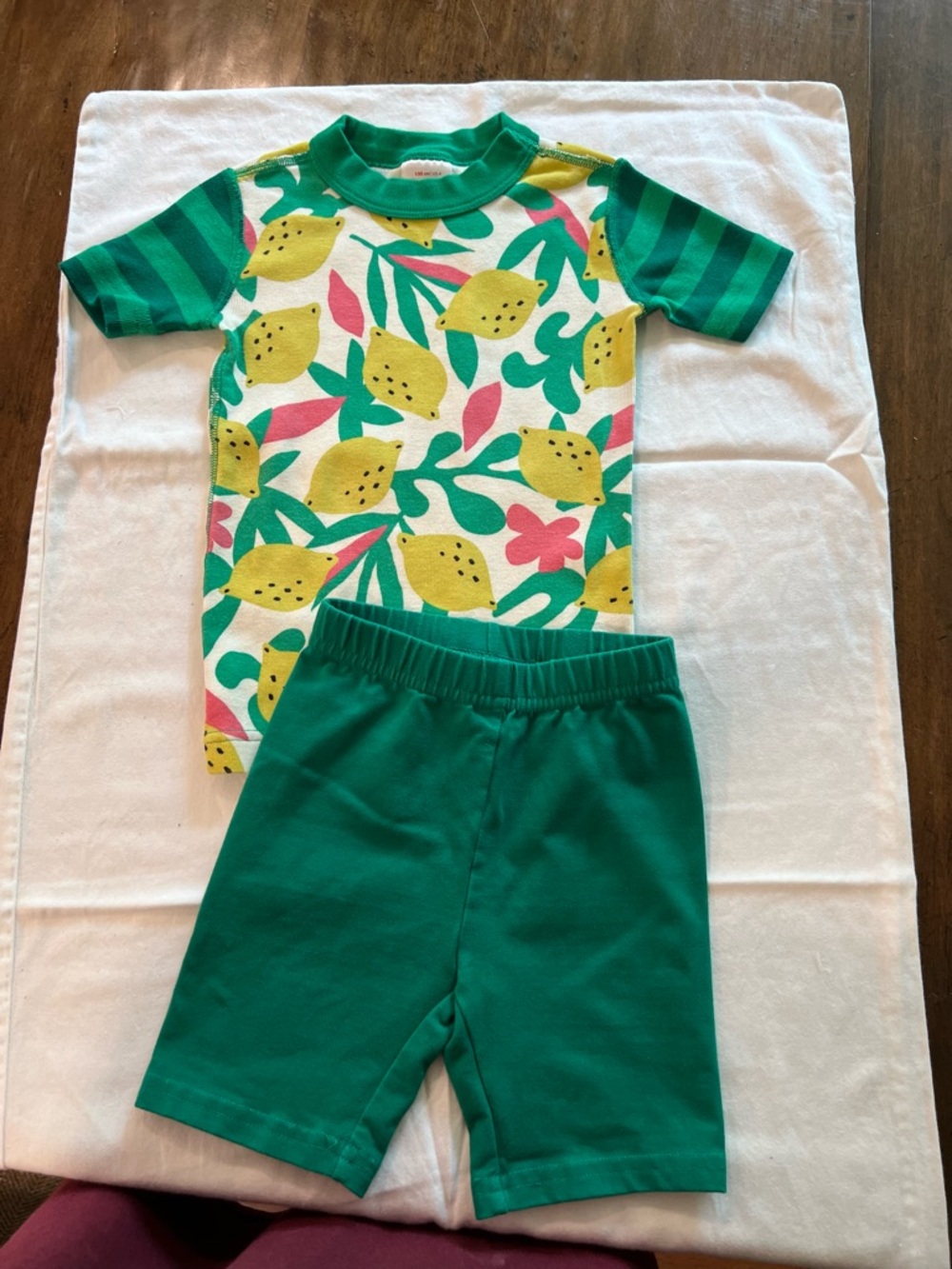 Hanna Andersson 2 Piece Green & Yellow Lemon Print Knit Play set or PJs. 4T